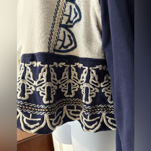 Anthropologie Navy and Cream Embroidered Sweater/Sweatshirt Sz M - Picture 5 of 10
